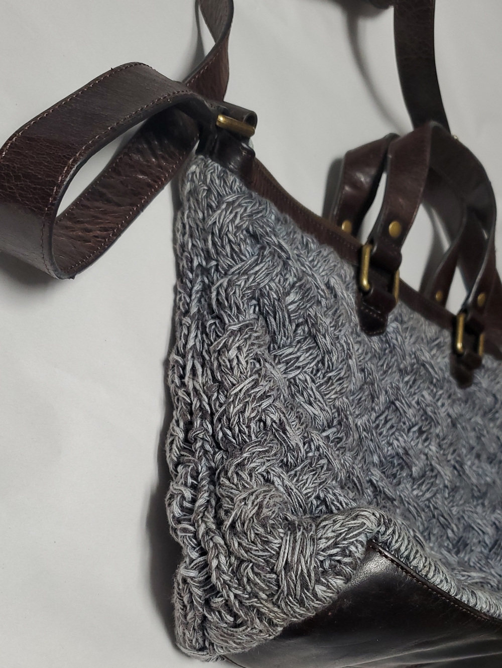 UGG Gray Knit & Brown Leather Cross-Body Bag Chunky Knit Purse Travel - Picture 5 of 13